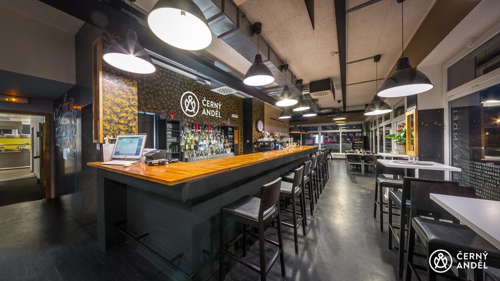 莫斯特 Cerny Andel酒店 外观 照片